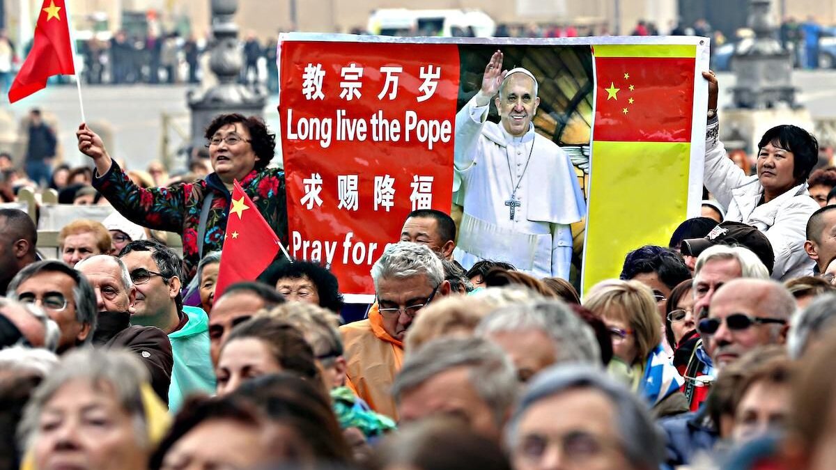 Suona una sveglia sulla resa del Vaticano ai comunisti