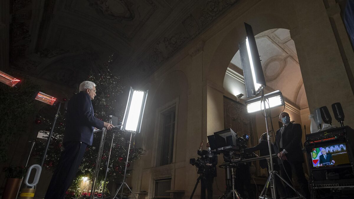 Mattarella ringrazia Ue e Papa. Glissa sul governo
