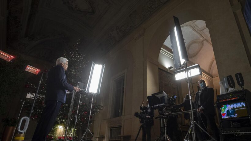 Mattarella ringrazia Ue e Papa. Glissa sul governo