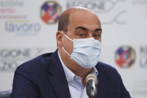 Nel poker della crisi stanno bluffando tutti. Il re dei bari però resta sempre Renzi
