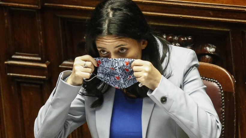 Scena muta dell’Azzolina sui contagi a scuola