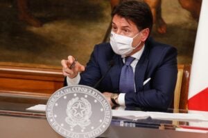 Il governo bombarda il volontariato. Associazioni costrette ad aprire l’Iva