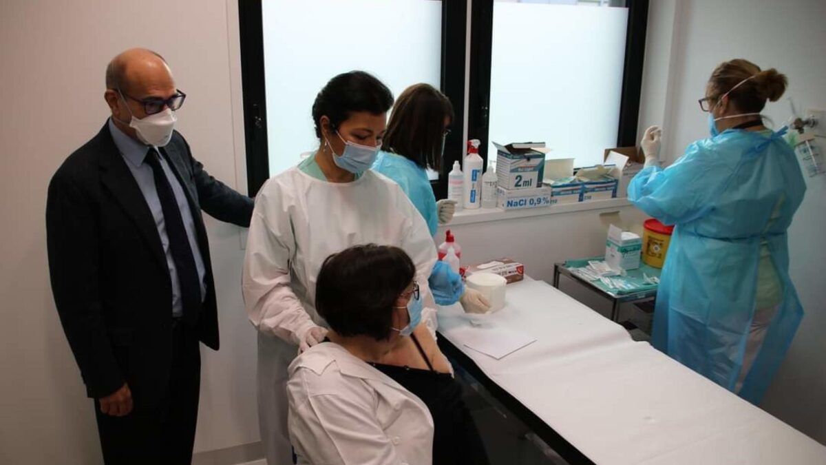 Case farmaceutiche blindate negli Usa. L’Europa ancora tace