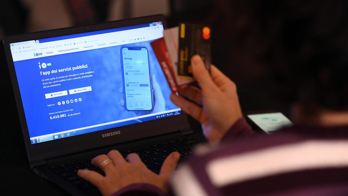 Debutto alla Fantozzi per Cashback, app in tilt