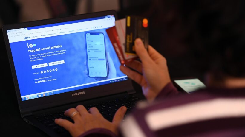Debutto alla Fantozzi per Cashback, app in tilt