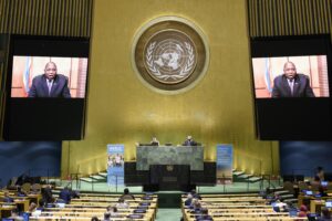Nell’ex Swaziland il Covid uccide il premier: in 100 sperano nella successione