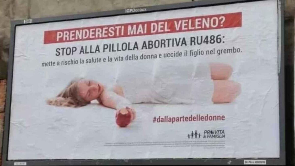 Ru486, centinaia di manifesti choc a Roma, Milano e in numerose altre città: «Prenderesti mai del veleno?»