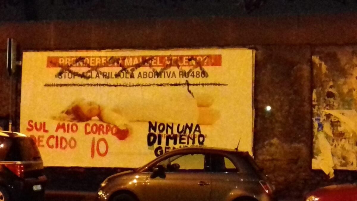 Manifesti choc abortoPro Vita & Famiglia: «Lucarelli, Parenzo, Saviano incalzano, i teppisti strappano»