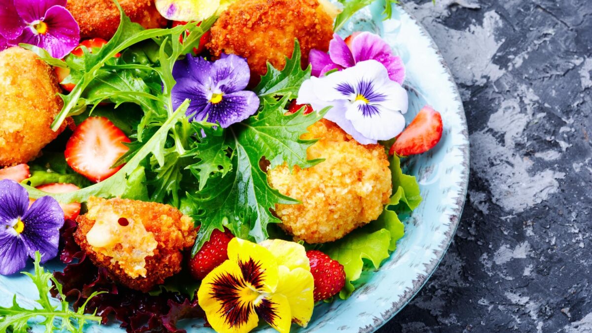 È primavera a tavola con la cucina floreale