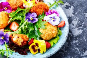 È primavera a tavola con la cucina floreale