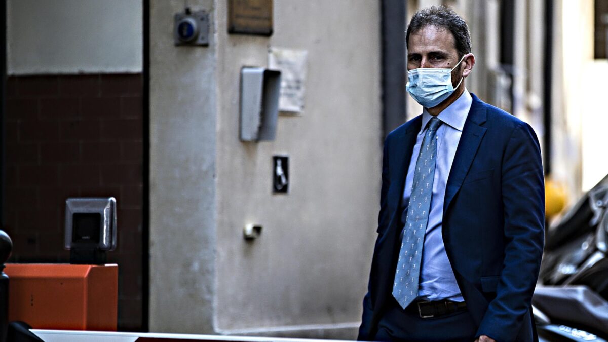 Le toghe di Milano indagano sui soldi dai dalla Philip Morris a Casaleggio