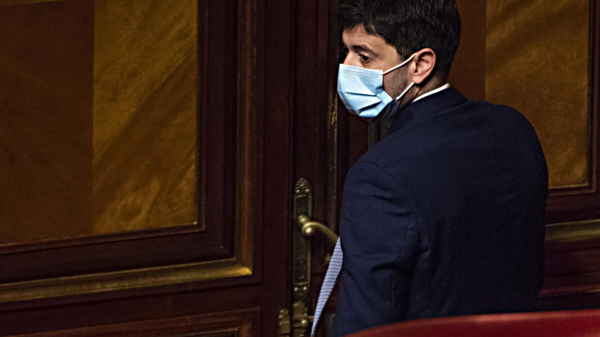 Pandemia, ora i pm puntano a Roma. Speranza in trincea continua a tacere