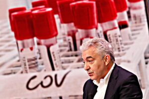Sulle siringhe Arcuri non mostra le carte