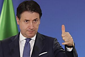 Si esulta per il Recovery mentre il Paese va a fondo