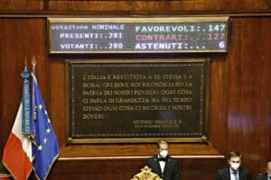 Giuseppi rifila la rogna di Natale all’Aula