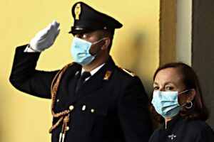 Lamorgese falsa positiva al Covid. Scoprire l’errore è un privilegio