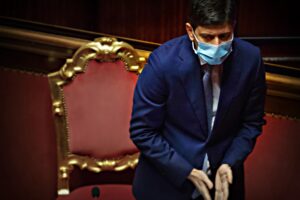 Speranza con le spalle al muro. Ha mentito sul piano pandemico