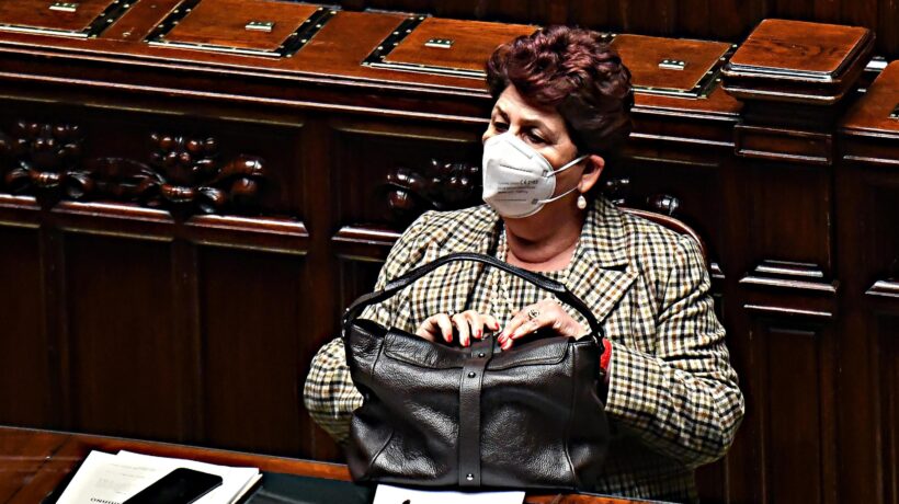 Renzi, ultimo bluff. Diserta il confronto con Palazzo Chigi che aveva chiesto lui