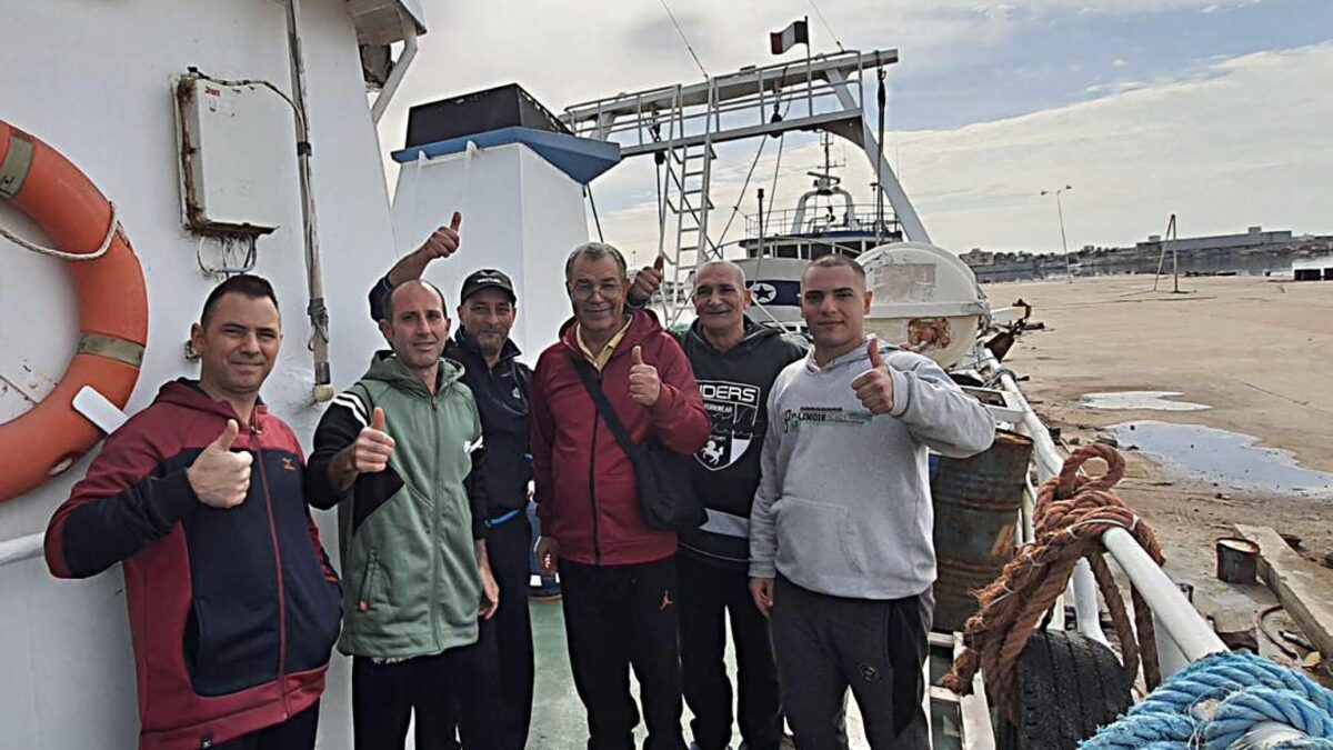 Liberati i pescatori dopo 108 giorni. E Casalino monta un reality show