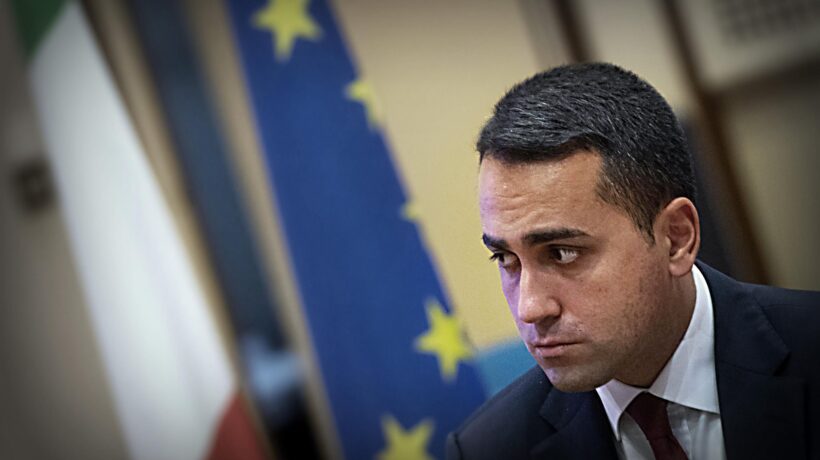 Conte e Di Maio pagano il «riscatto». Con la passerella incoronano Haftar