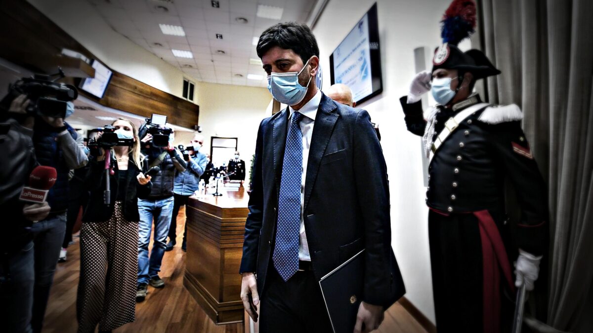 Citato in giudizio e attaccato da M5s. Adesso Speranza inizia a vacillare