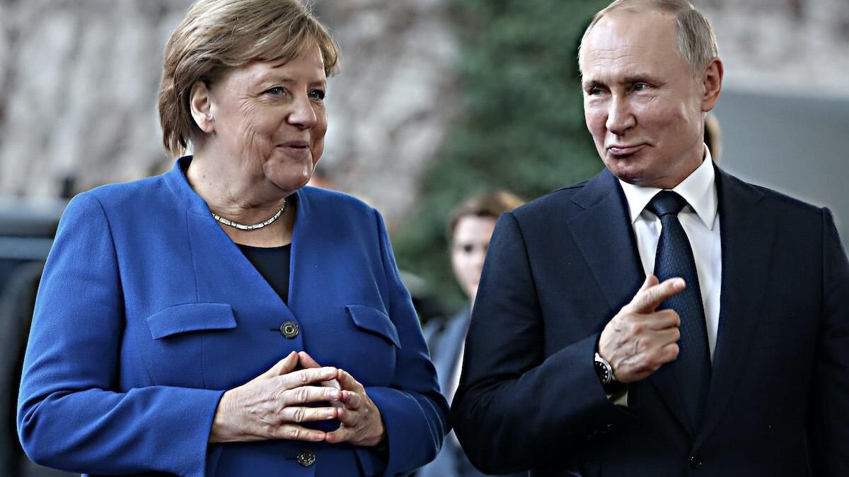 L’euroflop sui vaccini spinge la Merkel in braccio a Putin