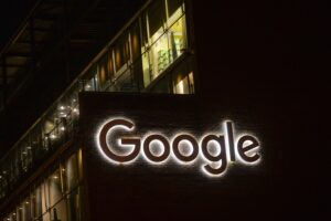 Fondi neri e tangenti. Indagati Google e manager di Leonardo