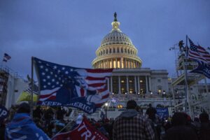 America: quattro morti e coprifuoco Biden è ufficialmente il nuovo leader
