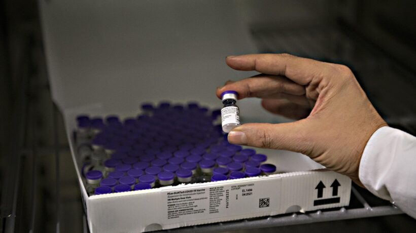 Caos vaccinazioni. Mancano le siringhe e si reclutano medici in pensione