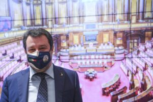 Centrodestra unito: «No inciuci, resta il voto»