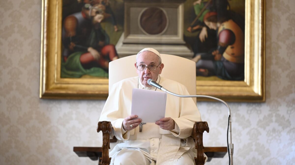 Papa insoddisfatto degli addetti stampa. Ruffini e Tornielli non stanno sereni