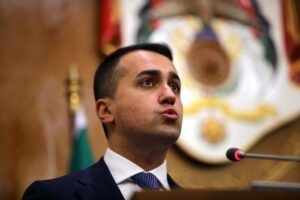 I «costruttori» latitano e Di Maio scalpita. La poltrona di Giuseppi traballa sempre di più