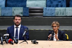 Governo in fuga dal caso Open Arms. E l’accusa dà i numeri sui migranti