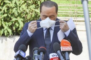 A destra condannano i transfughi. Ma Forza Italia rischia smottamenti
