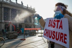 Se non volete rimborsare le imprese almeno fatele riaprire (in sicurezza)