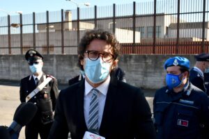 Il verbale dei «non ricordo» e «non c’ero» di Toninelli al processo su Salvini