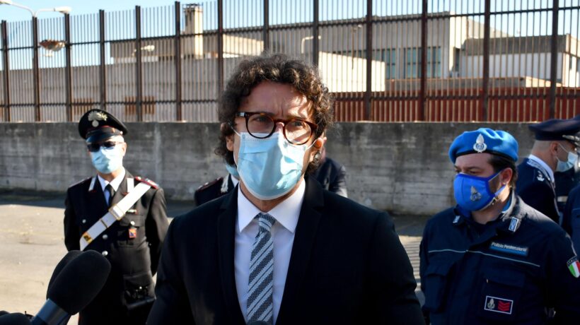 Il verbale dei «non ricordo» e «non c’ero» di Toninelli al processo su Salvini