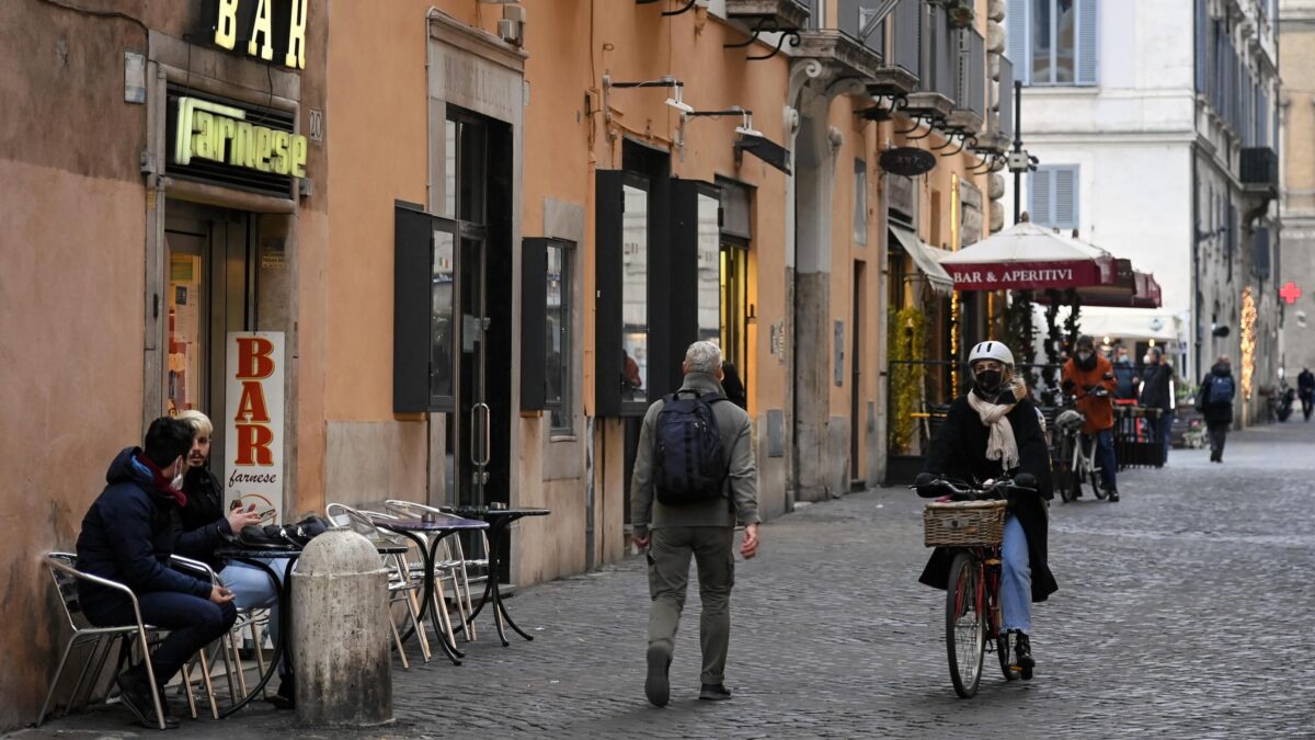 Guerra all’asporto e caos sulle date. L’ultimo dpcm irrita i governatori