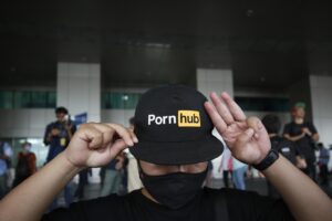 Se non volete finire su Pornhub non filmatevi