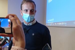 Fedriga: «Avremo il 54% di dosi in meno. Campagna vaccinale a rischio»