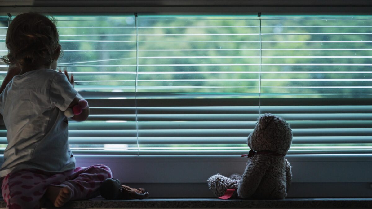 Case famiglia, Pro Vita e Famiglia: «Il neo partito gay vuole indottrinare anche questi bambini»