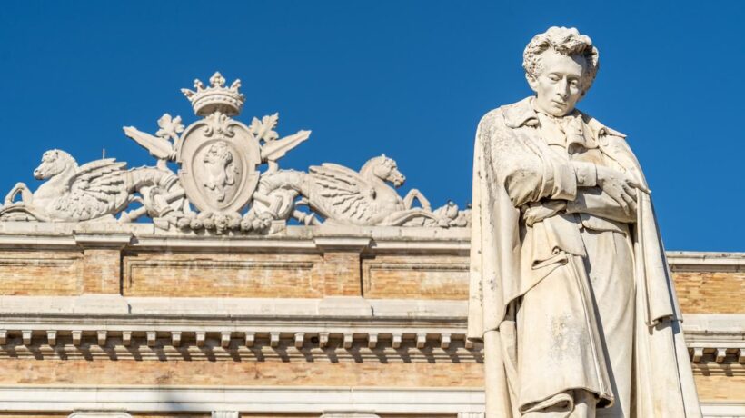 Leopardi, il genio malconcio che si odiava