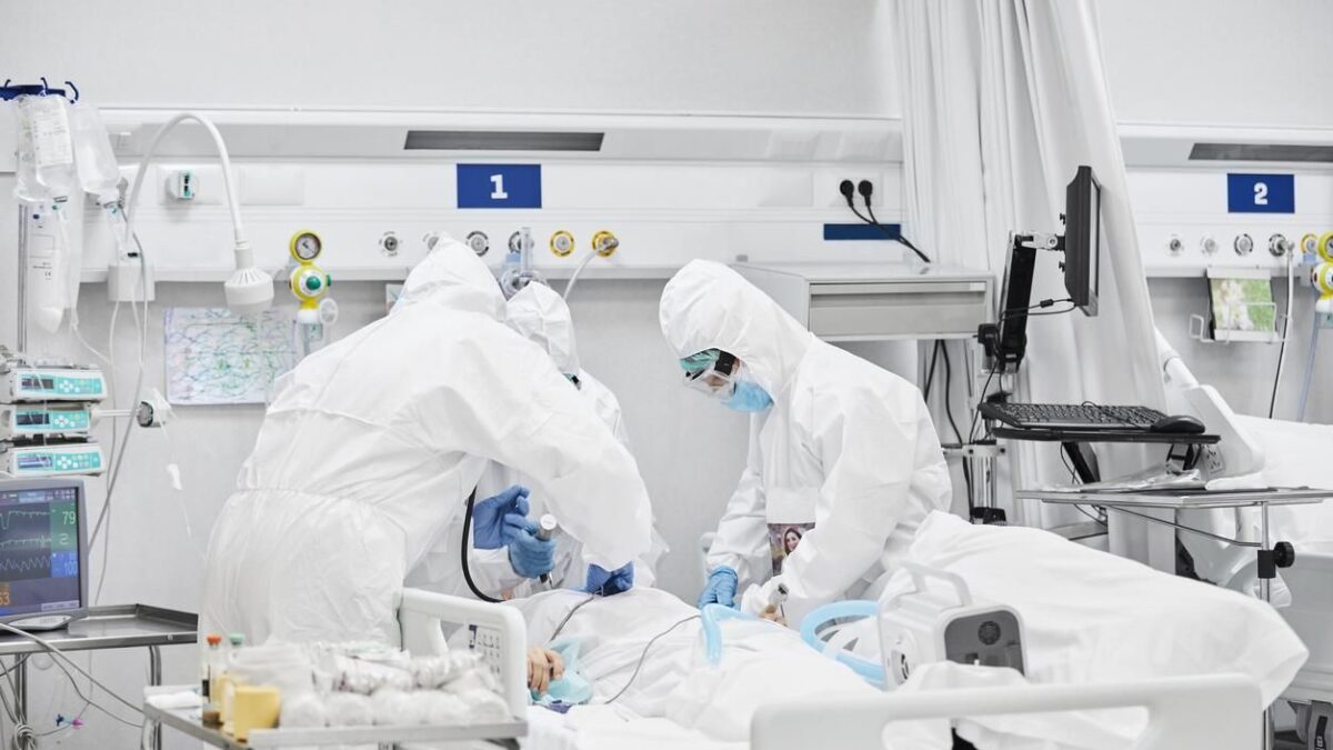 Lo Stato non dà risorse ai medici e li costringe a scegliere chi salvare