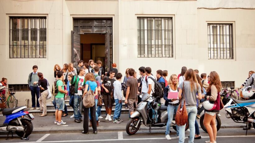 Scuola riaperta nel caos