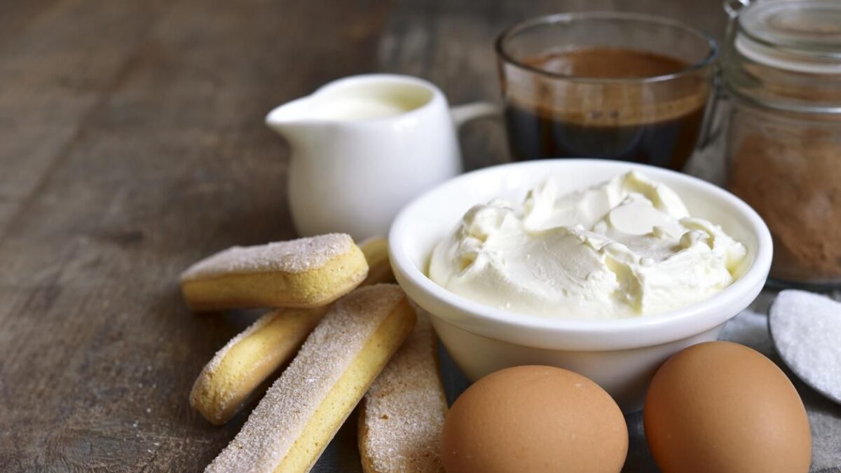 Mascarpone, la specialità della Val Padana con zero carboidrati che è il segreto del tiramisù