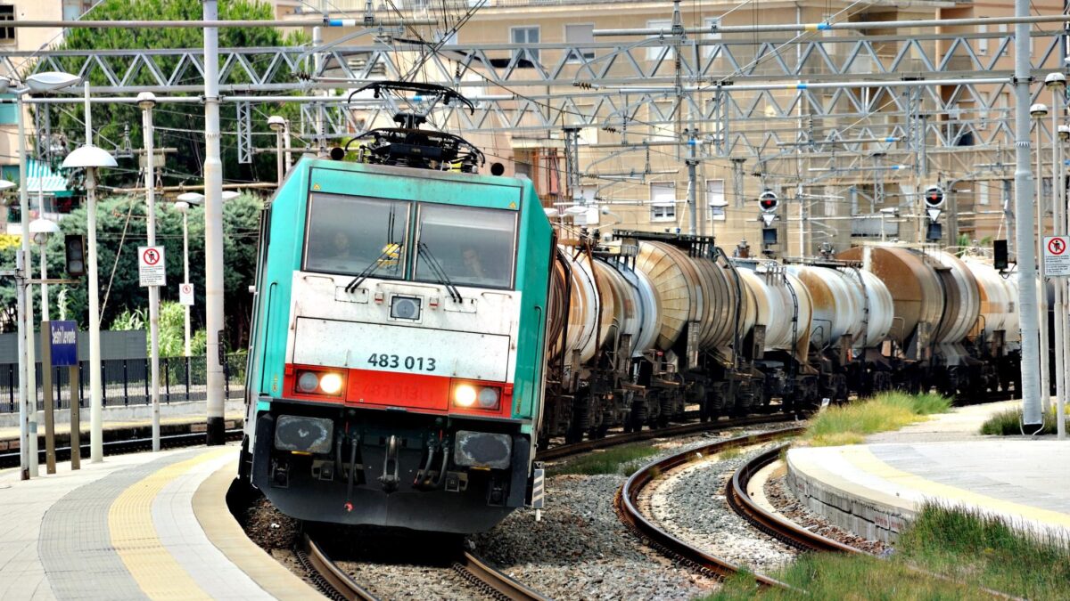 I treni aspettano da un anno i ristori finiti dentro il buco nero di Alitalia