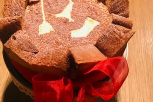 Cuciniamo insieme: charlotte di pandoro e scaglie di cioccolato