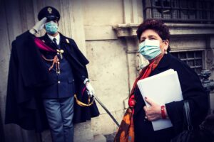 Renzi va all’assalto finale. Tira la corda sulla crisi e chiede di attivare il Mes