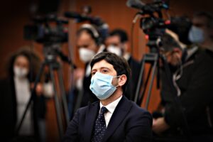 Sui vaccini millantano record per coprire i ritardi