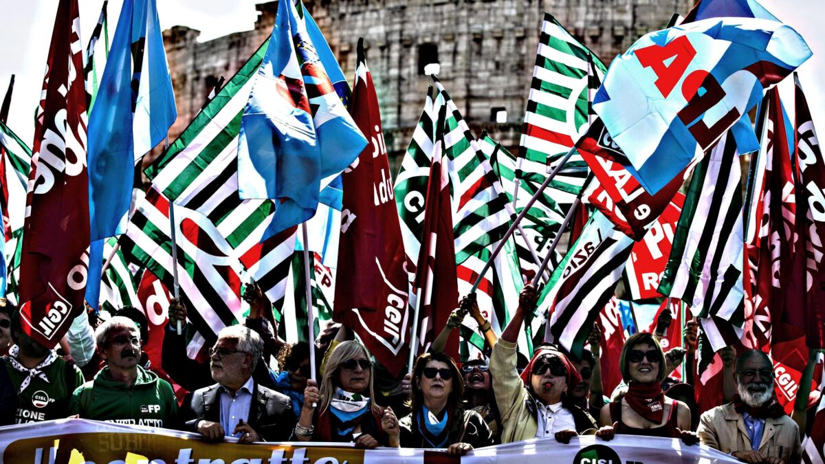 «Non ti vaccini? Ti licenzio». Sindacati muti